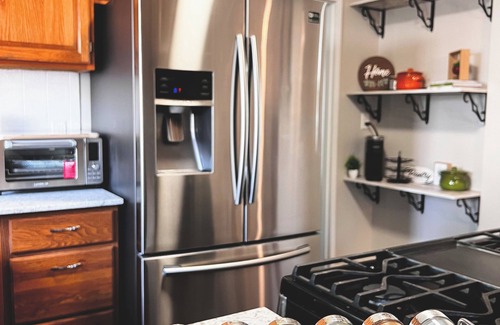Davenport House | Cozy 2BR Ranch, within <10 mins to everything in QC!