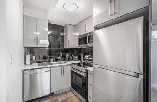 Niagara Falls Apartment | Cozy 2BR Retreat | Family Friendly Close to Falls
