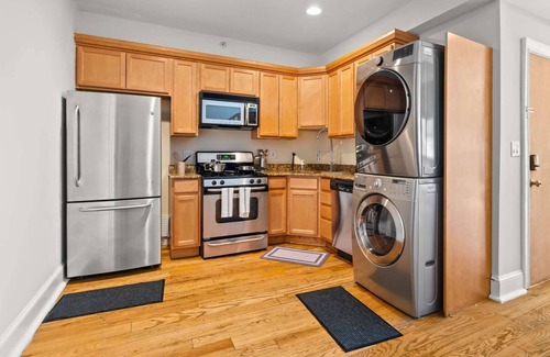 Old City Apartment | Cozy 2BR Retreat in the Heart of Old City