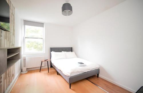 Finsbury Park Apartment | Cozy 2BR Retreat, London Rental!