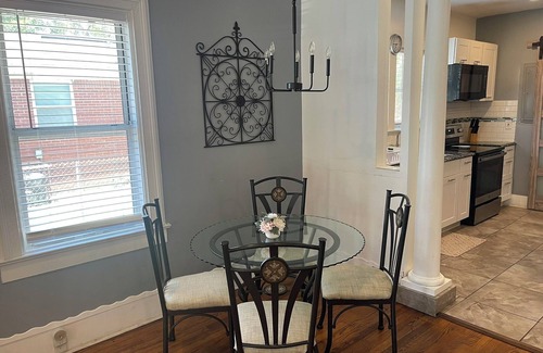 Brentwood House | Cozy 2BR Retreat-Sleeps 6-Beaches & Downtown