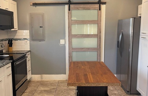 Brentwood House | Cozy 2BR Retreat-Sleeps 6-Beaches & Downtown