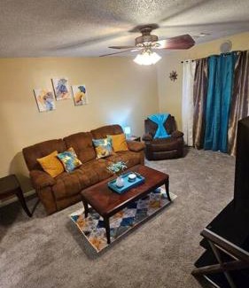 Greenville Apartment | Cozy 2BR sleeps 6 near ECU Stadium and Hospital