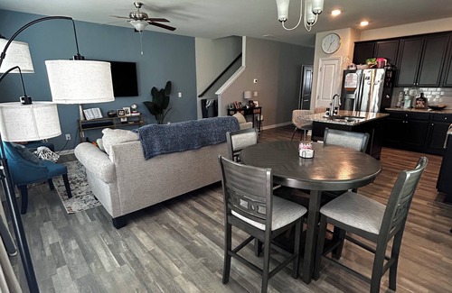 Cliftondale House | Cozy 2BR Townhome Near Downtown & ATL Airport