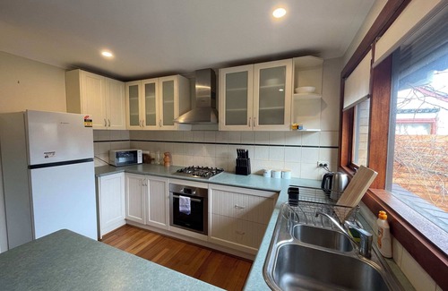 Mentone House | Cozy 2BR Unit Near Beach and Shops in Mentone