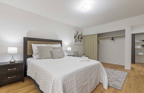 Fort McMurray Apartment | COZY 2BR | w/ Balcony & Parking | Near NLRHC