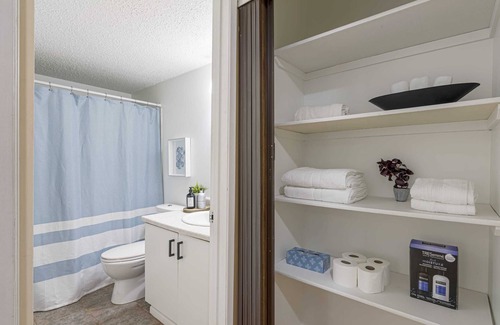 Fort McMurray Apartment | COZY 2BR | w/ Balcony & Parking | Near NLRHC