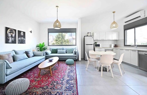 Kerem HaTeimanim Apartment | Cozy 2BR with Parking near the sea by HolyGuest
