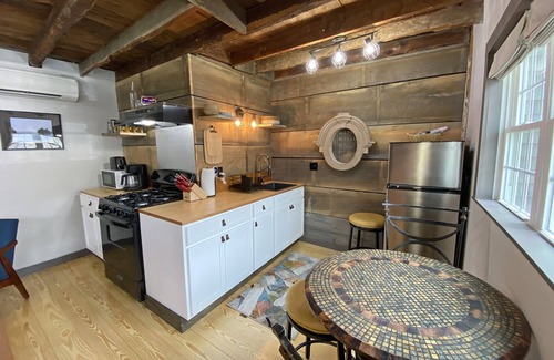 Belfast Apartment | Cozy 2BR with Rustic Decor Near Downtown