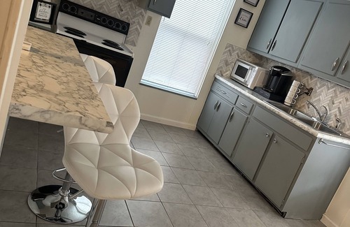 Middleburg Apartment | Cozy 2nd floor brick apartment. Walking distance -Charles Park, pond & dog park