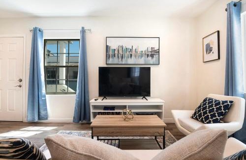 Beverly Hills Apartment | Cozy 2nd-Floor Studio Apartment Just a Block from Beverly Hills & Top LA Attractions