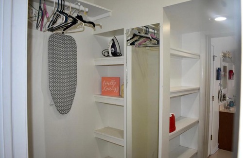 Adrian Apartment | Cozy 2nd story Flat near downtown
