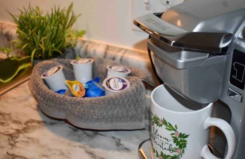 Adrian Apartment | Cozy 2nd story Flat near downtown