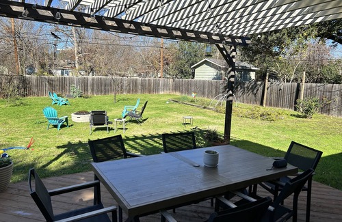 Dean Highland House | Cozy 3/2 Eclipse Headquarters!