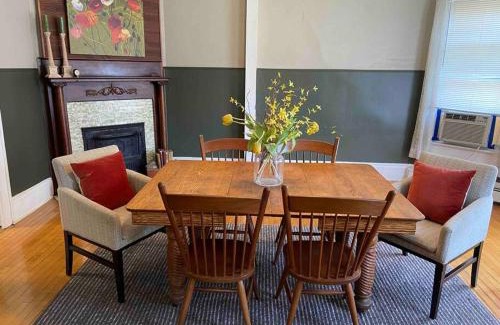 Green Bay Apartment | Cozy 3 & 4 Bed Home 2 Blocks to Hospitals & Lambeau