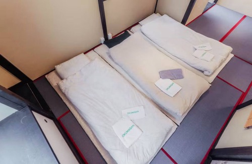 Shikitsuhigashi Apartment | Cozy 3 - 6 - guest homestay. Quick subway to key spots & airports.