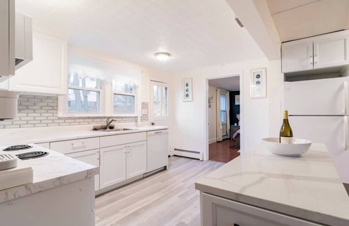 Amston Cottage | Cozy 3 bd Cottage w/access to private lake