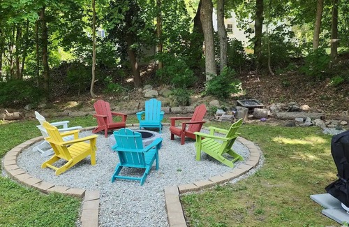 Amston Cottage | Cozy 3 bd Cottage w/access to private lake