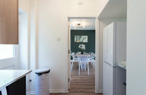 Salford House | Cozy 3 BD House, Perfect for Large Group of 6