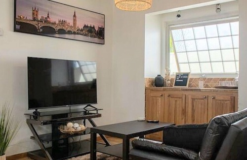 Eastside House | cozy 3 bdrm 2 miles from beach/ 4 miles from downtown