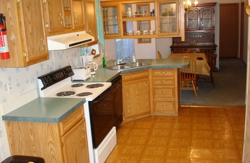 Farrandsville House | Cozy 3 bdrm country home BIG YARD and campfire area