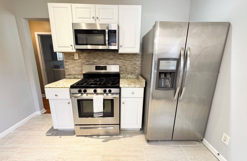 Detroit House | Cozy 3 Bed 15 Minutes from downtown! New Furniture