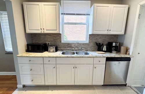 Detroit House | Cozy 3 Bed 15 Minutes from downtown! New Furniture