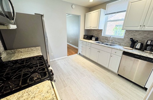 Detroit House | Cozy 3 Bed 15 Minutes from downtown! New Furniture