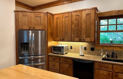 Clifftops House | Cozy 3 bed - 2.5 bath meticulously appointed in the woods of Clifftops