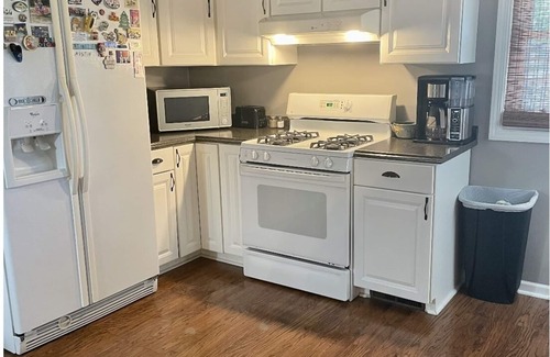 Hannibal House | Cozy 3 bed, 2 bath home close to historic downtown Hannibal