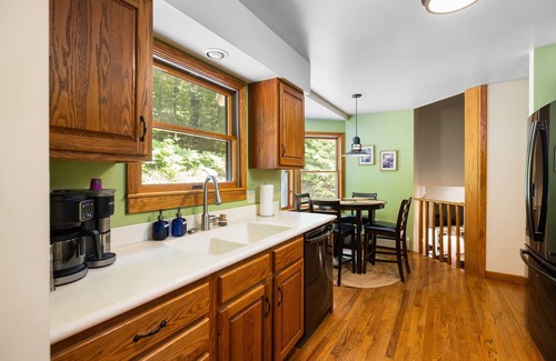 Traverse City House | Cozy 3 Bed 3 Bath located within minutes to Downtown Traverse City