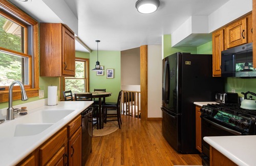 Traverse City House | Cozy 3 Bed 3 Bath located within minutes to Downtown Traverse City