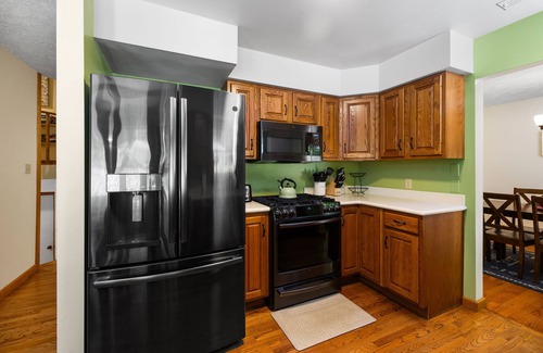 Traverse City House | Cozy 3 Bed 3 Bath located within minutes to Downtown Traverse City