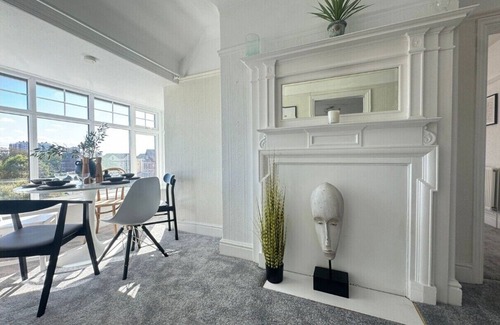 Southport Apartment | Cozy 3 bed apartment with views of Southport's Marine Lake! Free WiFi