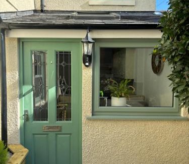 Rhyd-y-foel House | Cozy 3-Bed Cottage with Hot Tub