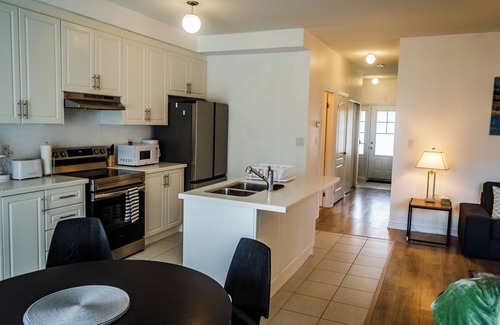 Welland House | Cozy 3-Bed Retreat Near Welland Canal