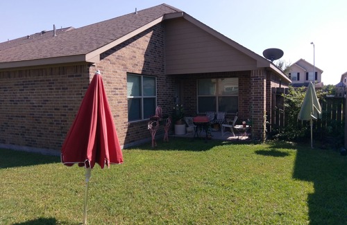 Houston House | Cozy 3 Bed Room Home