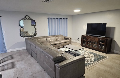 Williamsburg House | Cozy 3 bedrm house sitting in MIDDLE OF ALL THEME PARKS No Davenport I4 traffic.