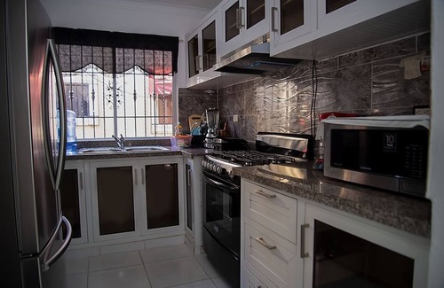 Los Frailes Apartment | Cozy 3 bedroom spacious Condo minutes away from Beach.