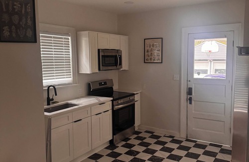 Cleveland House | Cozy 3-bedroom house with WiFi in Cleveland Heights