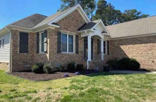 Hampton House | Cozy 3 Bedroom 2.5 bath home away from home.
