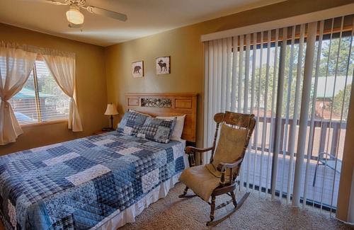 Overgaard Cabin | Cozy 3 bedroom 2 bath Cabin in the Pines