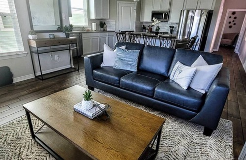 La Porte House | Cozy 3 bedroom 3 bath King Bed Suite near Sylvan Beach