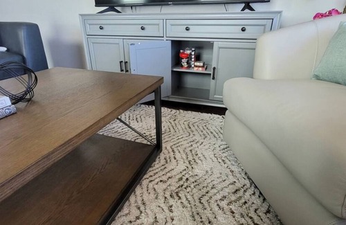 La Porte House | Cozy 3 bedroom 3 bath King Bed Suite near Sylvan Beach