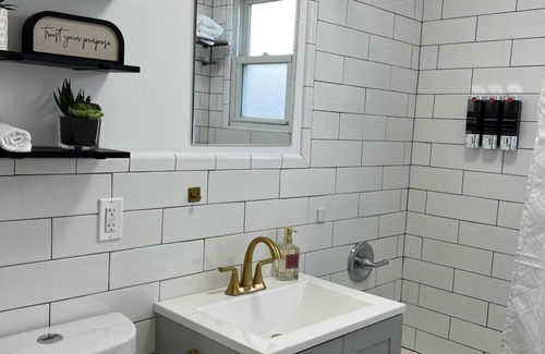 Throgs Neck Apartment | Cozy 3 Bedroom Apartment in the Bronx -Throggs neck