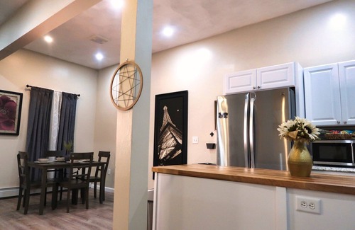 Lawrence Apartment | Cozy 3 Bedroom Apartment Minute's From Downtown Lawrence