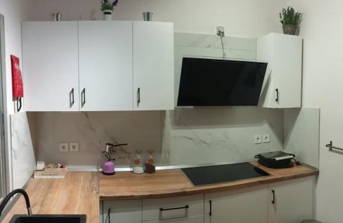 Livadhia Apartment | Cozy 3 Bedroom Apartment