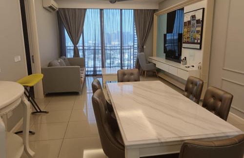 Bunga Paya Pantai Apartment | Cozy 3-bedroom Apartment with Swimming Pool