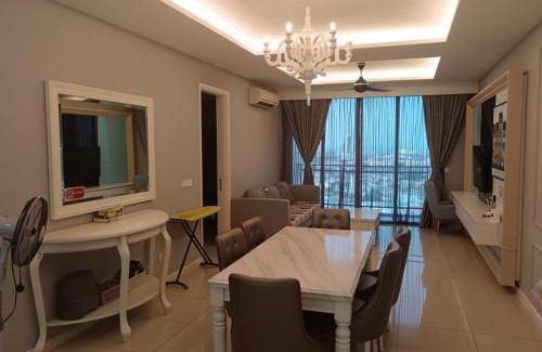 Bunga Paya Pantai Apartment | Cozy 3-bedroom Apartment with Swimming Pool