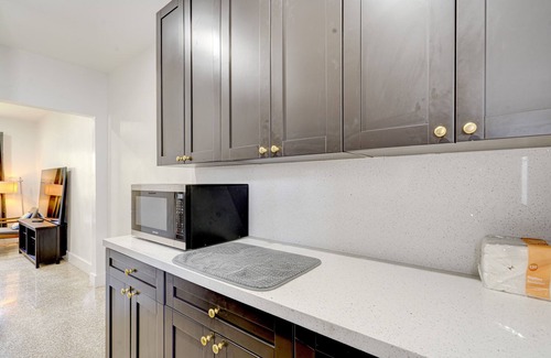 Miami Shores Apartment | Cozy 3-Bedroom apartment in Miami with AC